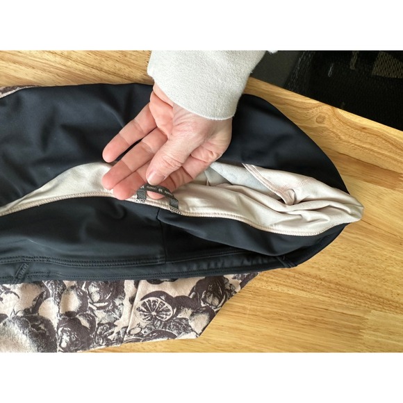 Oiselle Women's Running Shorts – Size 10 – EUC – Floral Print - Picture 4 of 9